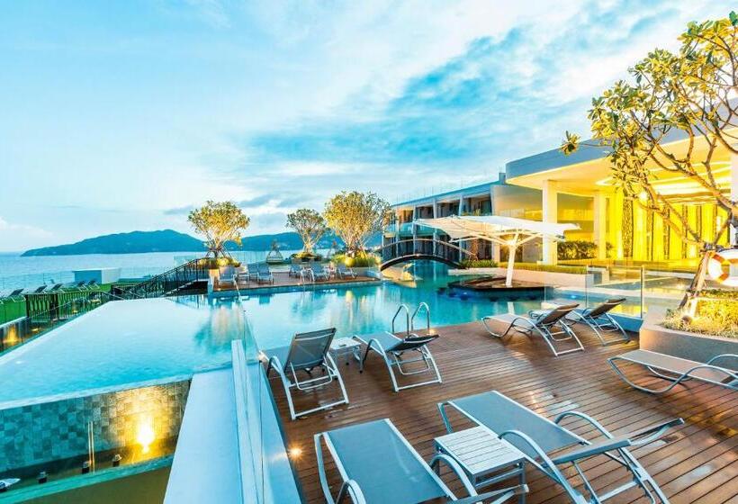 هتل Crest Resort & Pool Villas   Sha Extra Plus