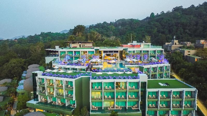 هتل Crest Resort & Pool Villas   Sha Extra Plus