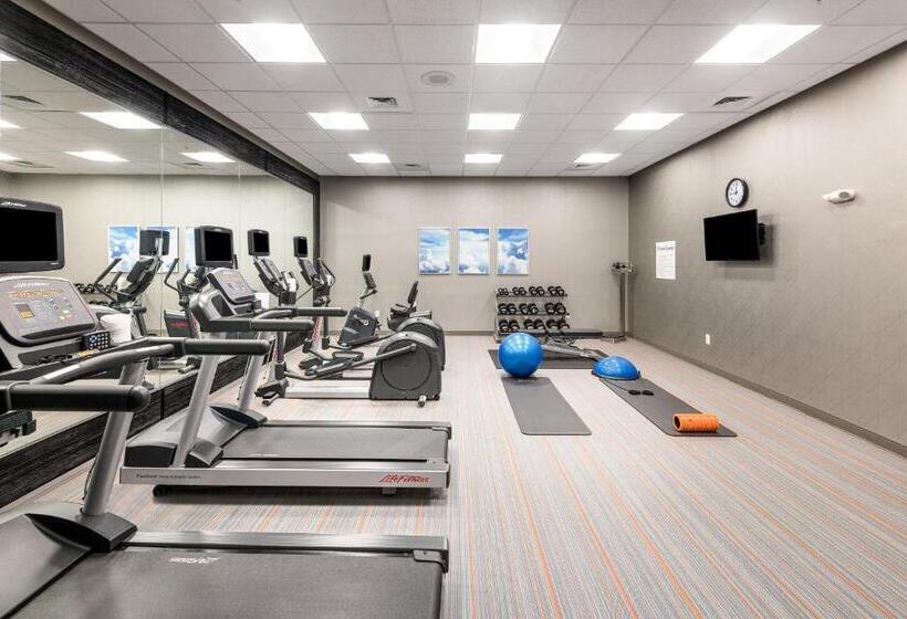 هتل Holiday Inn Express & Suites   Charlotte Airport, An Ihg