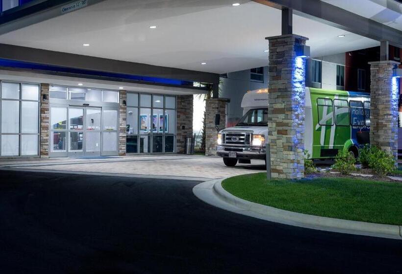 هتل Holiday Inn Express & Suites   Charlotte Airport, An Ihg