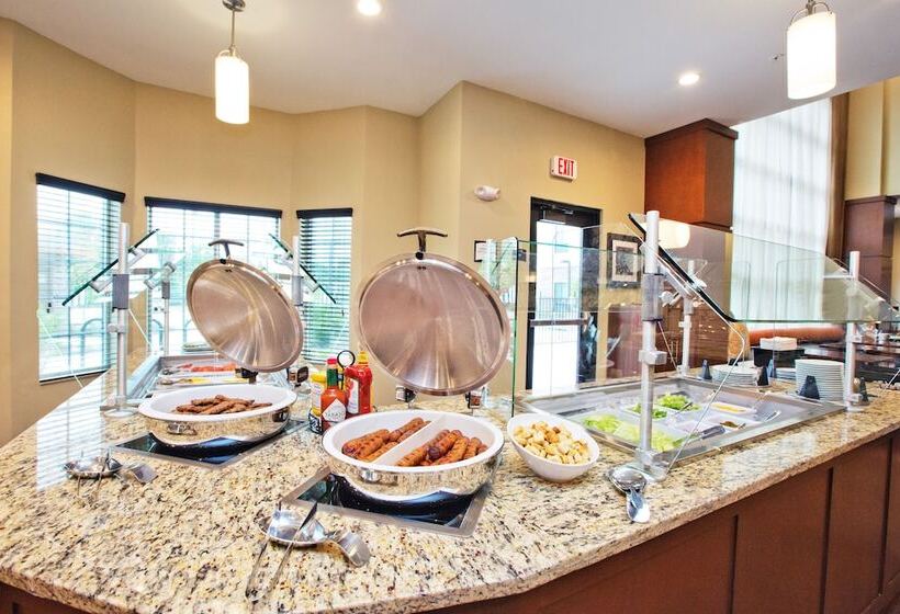 Отель Staybridge Suites Austin South Interstate Hwy 35, An Ihg