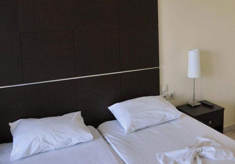 هتل Sunrise Beach