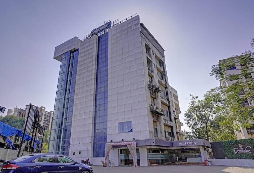 호텔 Treebo De Grandeur Anand Nagar