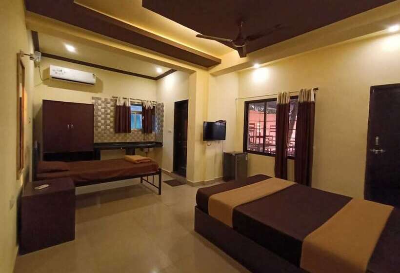 فندق Madhu's Inn