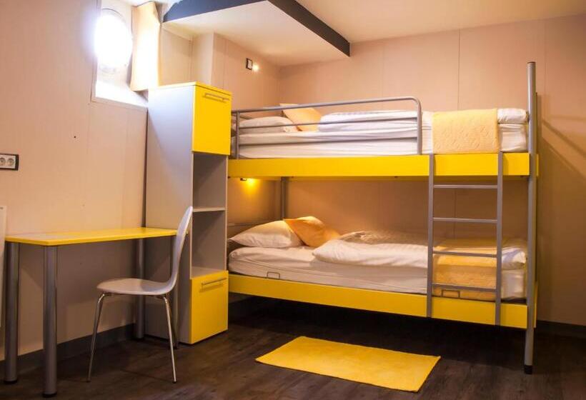 هاستل Botel Marina