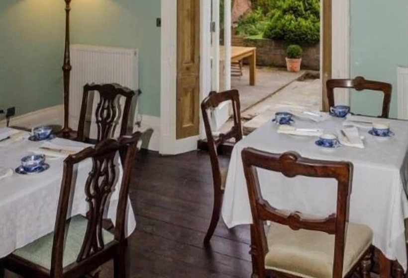 مبيت وإفطار The Lions