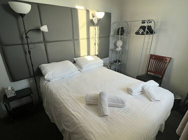 فندق Links Lets Room Only