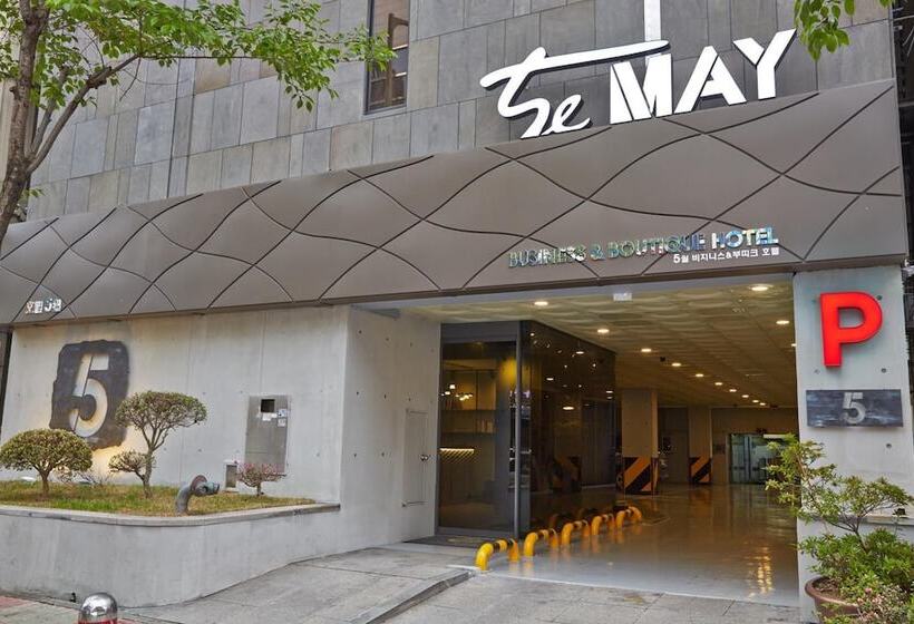 בית מלון כפרי The May