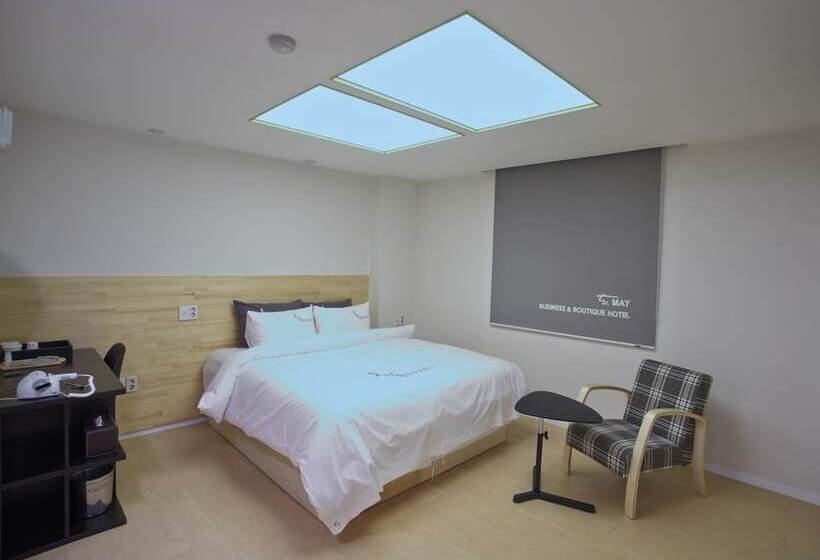 בית מלון כפרי The May