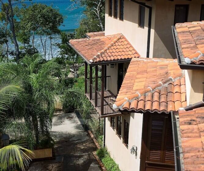 Las Catalinas Collection