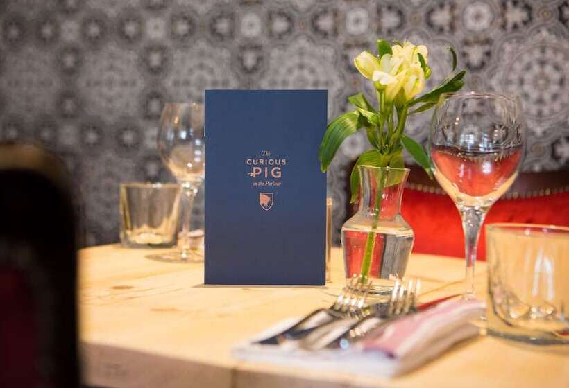 ホテル The Curious Pig In The Parlour