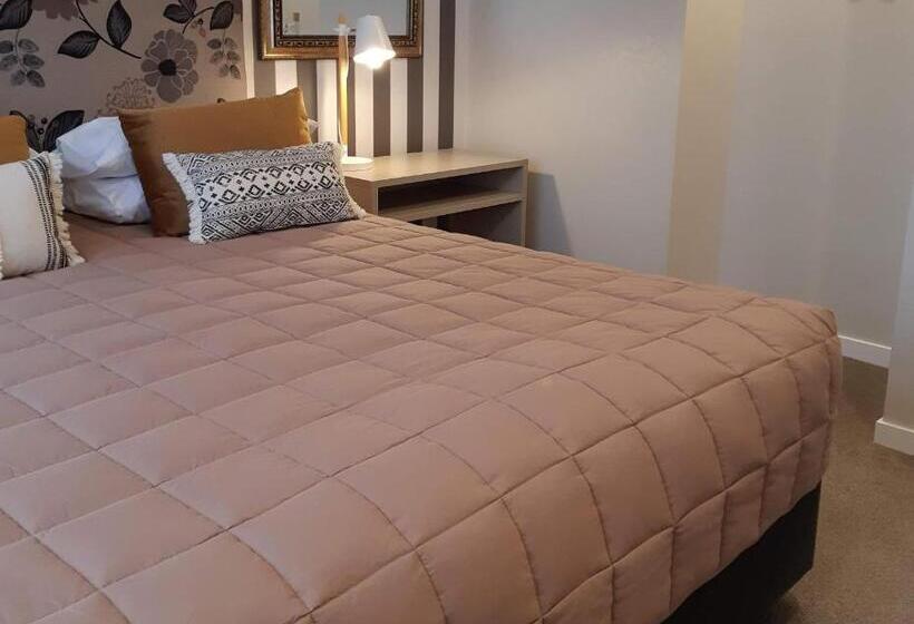 Asure Destiny On Fitzherbert Motel