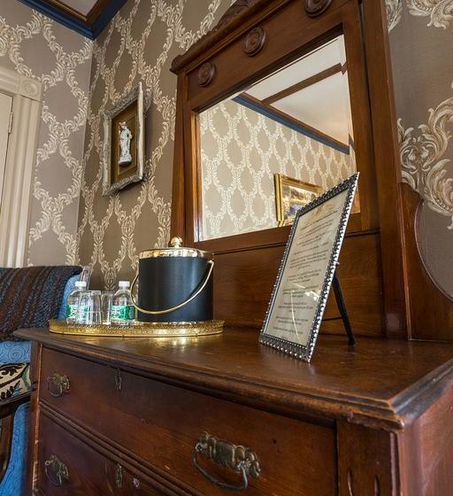 민박 The Wallingford Victorian Inn
