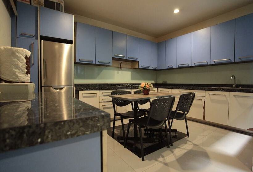 هتل Legreen Suite Tebet