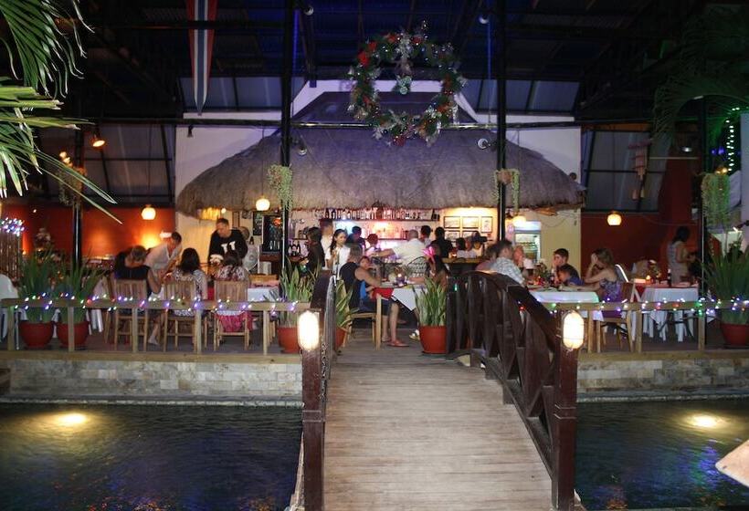 酒店 Nirvana Beach Resort