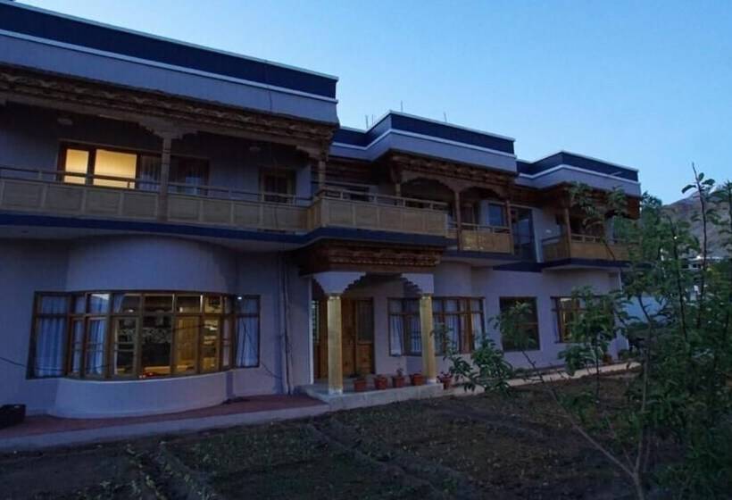 Hotel Bergo Residency   Leh