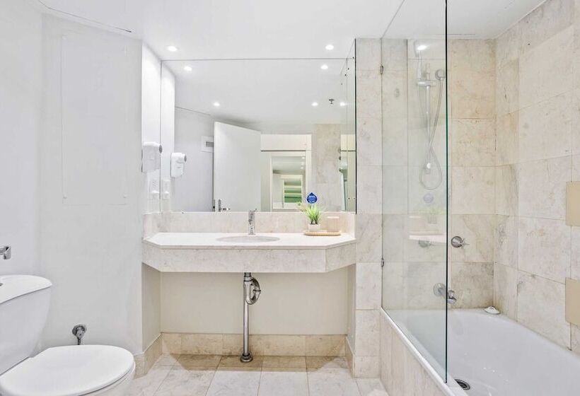 هتل Deluxe Twin Studio In Surfers Paradise   Coasthm