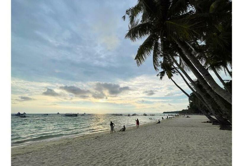 בית מלון כפרי Oyo 876 Escurel Inn Boracay