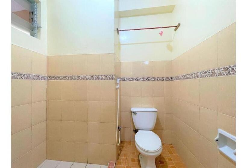 בית מלון כפרי Oyo 876 Escurel Inn Boracay