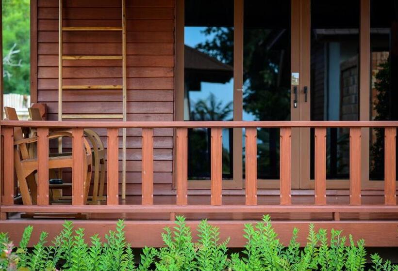 Pingchan Koh Phangan Beachfront Resort
