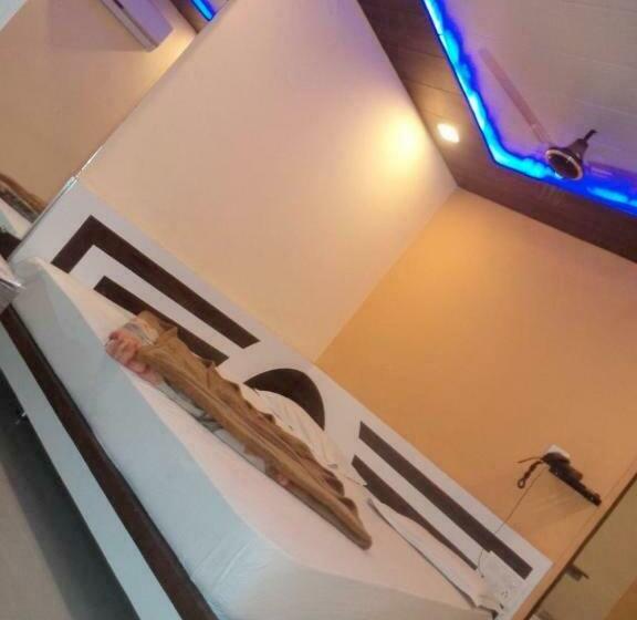 Отель Exotic Stay Near Shivaji Marg