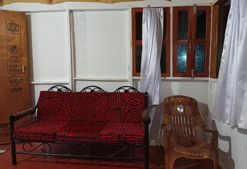 בית מלון כפרי Shiv Sai Huts