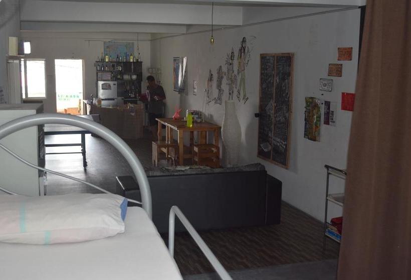 Bed And Bike Backpacker Studio - Hostel
