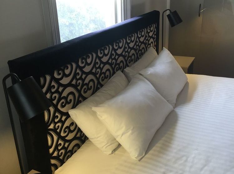 تختخواب و صبحانه Gregory House