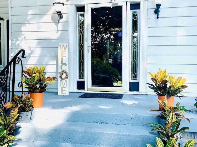 مبيت وإفطار Speedway Legacy Inn