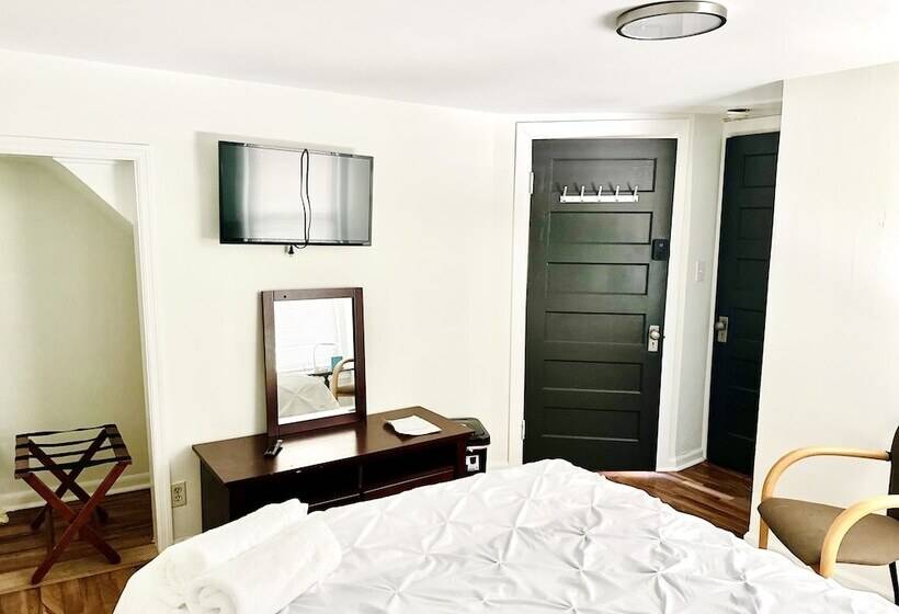 مبيت وإفطار Speedway Legacy Inn