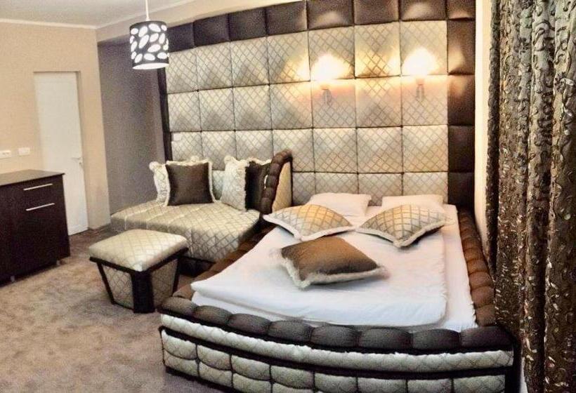 هتل Bali Colosseum