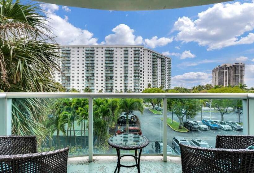 בית מלון כפרי Sunny Isles Ocean Reserve Condo Apartments