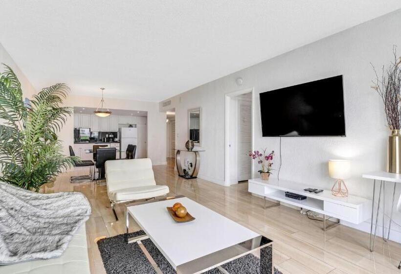 בית מלון כפרי Sunny Isles Ocean Reserve Condo Apartments