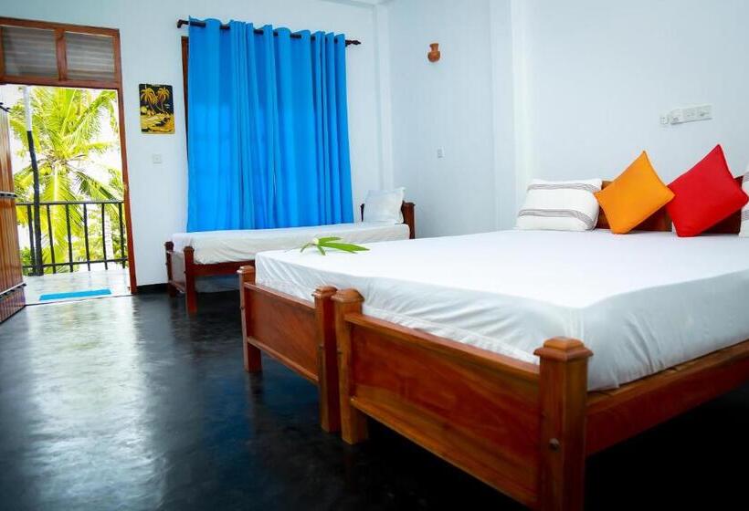 Pensione Catamaran Beach Home And Restaurant