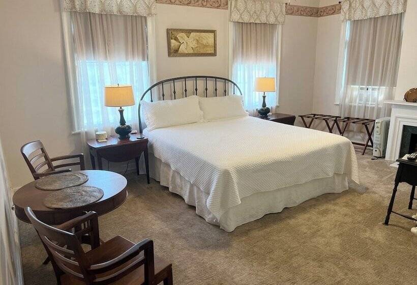 مبيت وإفطار Rogues  Harbor Inn