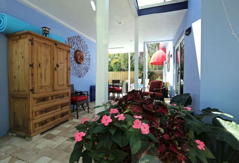 住宿加早餐  Fantasy Island Inn – Caters To Men