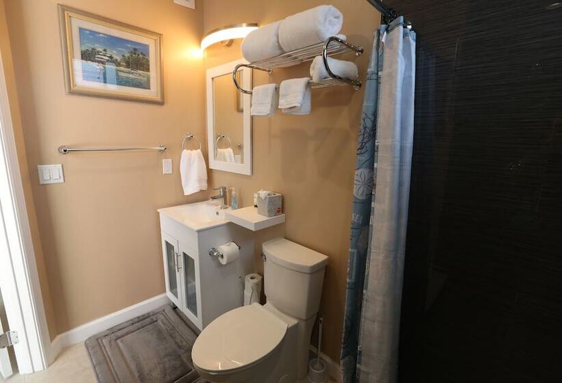 住宿加早餐  Fantasy Island Inn – Caters To Men