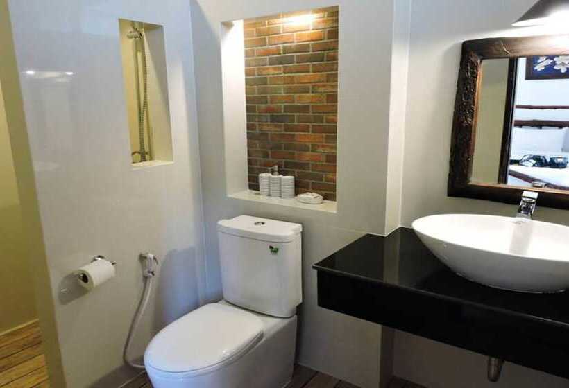 هتل Alongkot Beach Resort Khanom