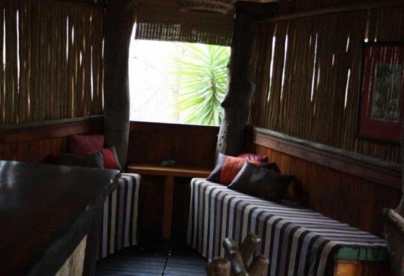 فندق Off Beat Safaris Bush Lodge