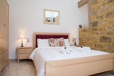 Agarathos Traditional Rooms With Pool