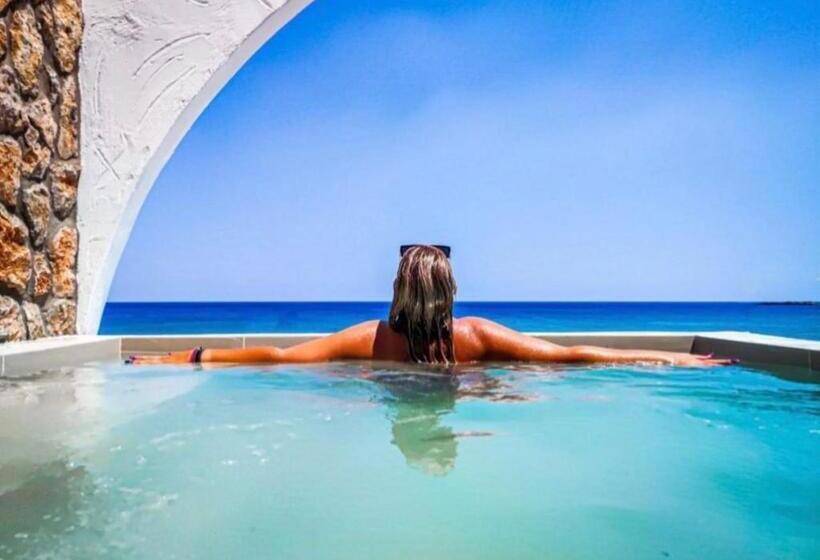 בית מלון כפרי Delfini Beach