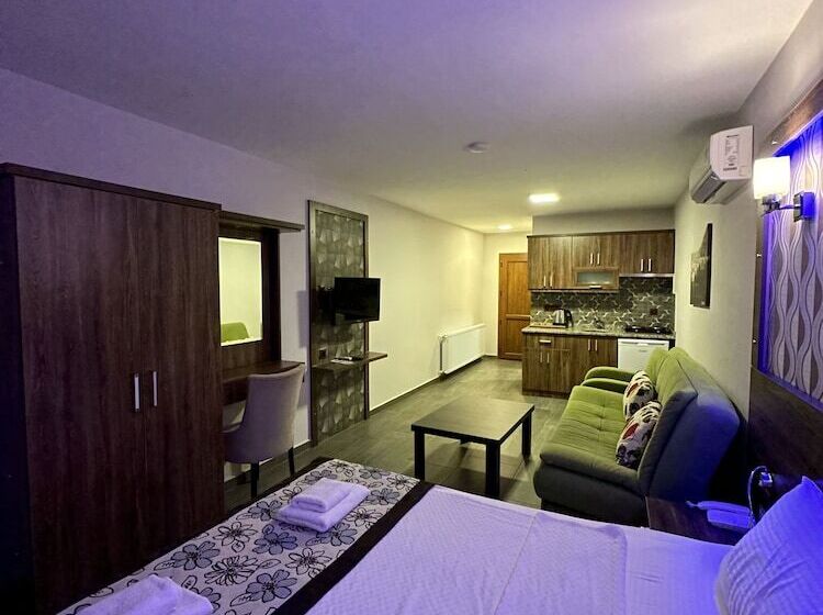 هتل Dolphin Apart &