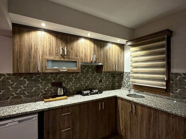 هتل Dolphin Apart &