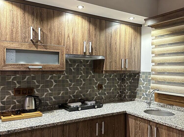 هتل Dolphin Apart &