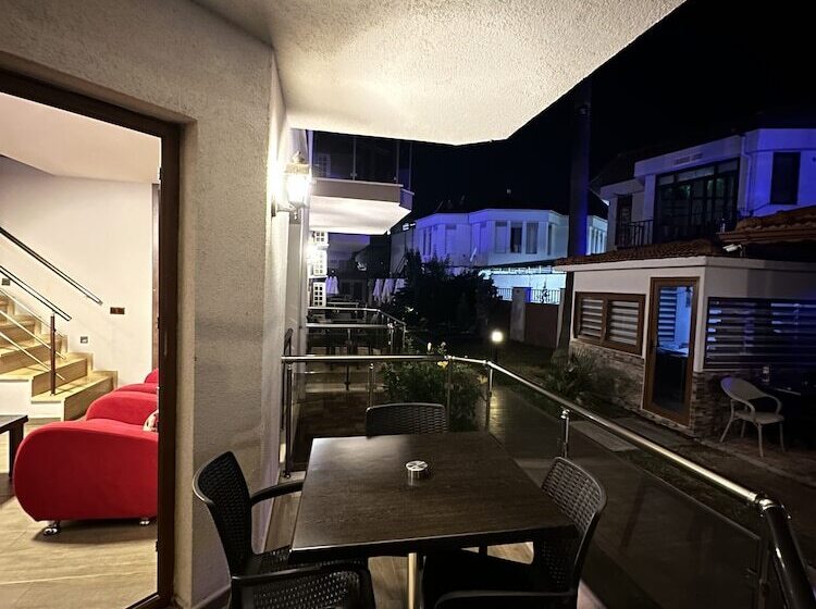 هتل Dolphin Apart &