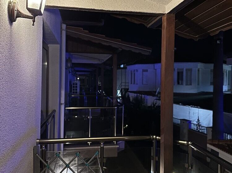 هتل Dolphin Apart &