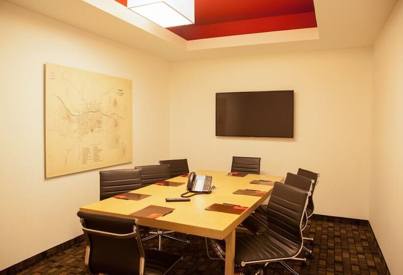 Отель Fiesta Inn Queretaro Centro Sur