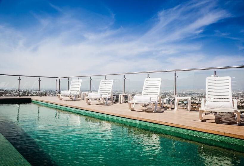 Отель Fiesta Inn Queretaro Centro Sur