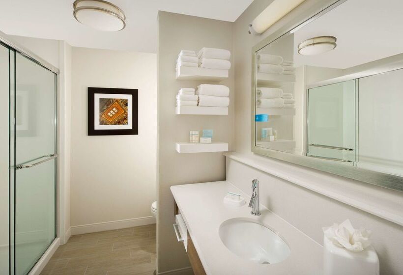 Отель Hampton Inn & Suites Falls Church