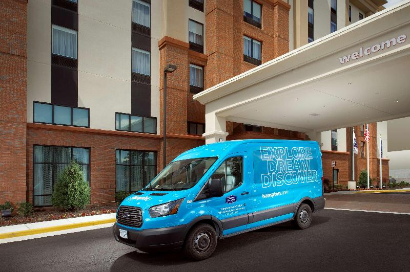 Отель Hampton Inn & Suites Falls Church